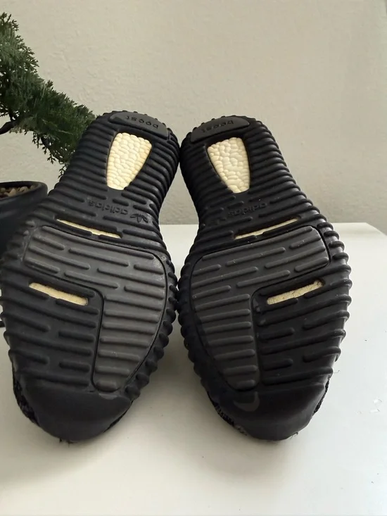 adidas Yezzy boost 350 V1 pirate black womens Black and Dark Gray - Picture 6 of 8